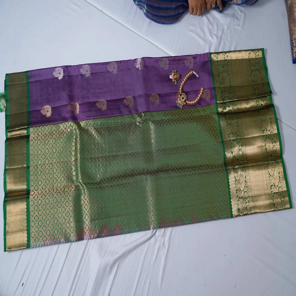 Gadwal Pure Silk Saree – Handwoven Lavender with Green Kanchi Border