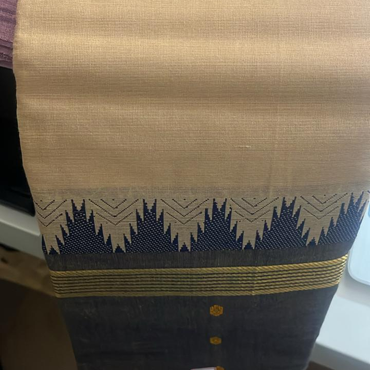 Kanchi cotton saree-hand weaved-Beige with navy blue temple border